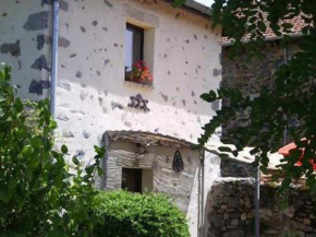 Ancien pigeonnier restauré avec terrasse, terrain clos et équipements bébé à Sarlanges, Retournac - FR-1-582-167